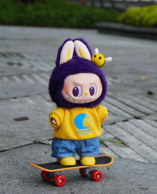 Labubu Accessories - Yellow Doraemon Crewneck Sweatshirt