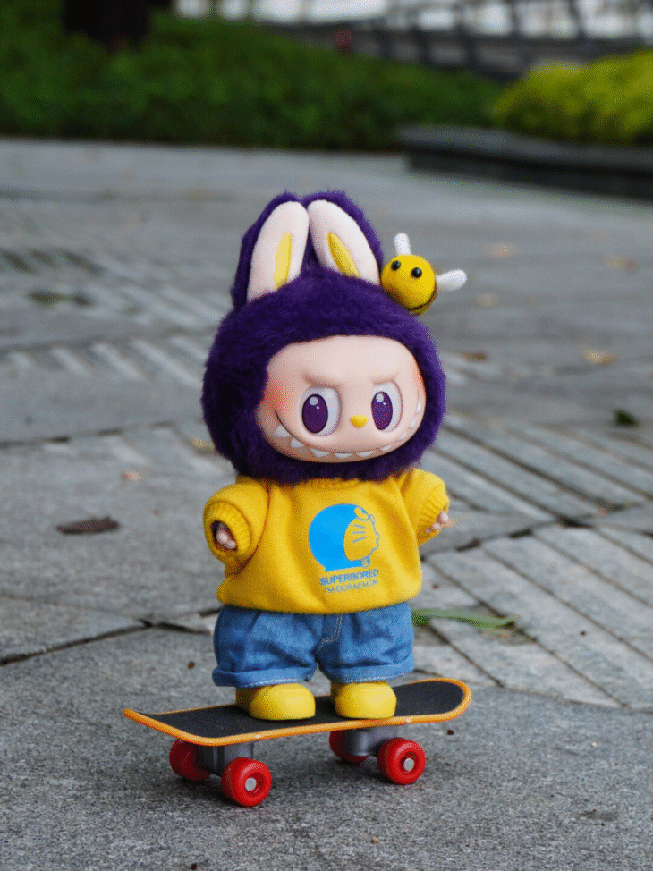 Labubu Accessories - Yellow Doraemon Crewneck Sweatshirt