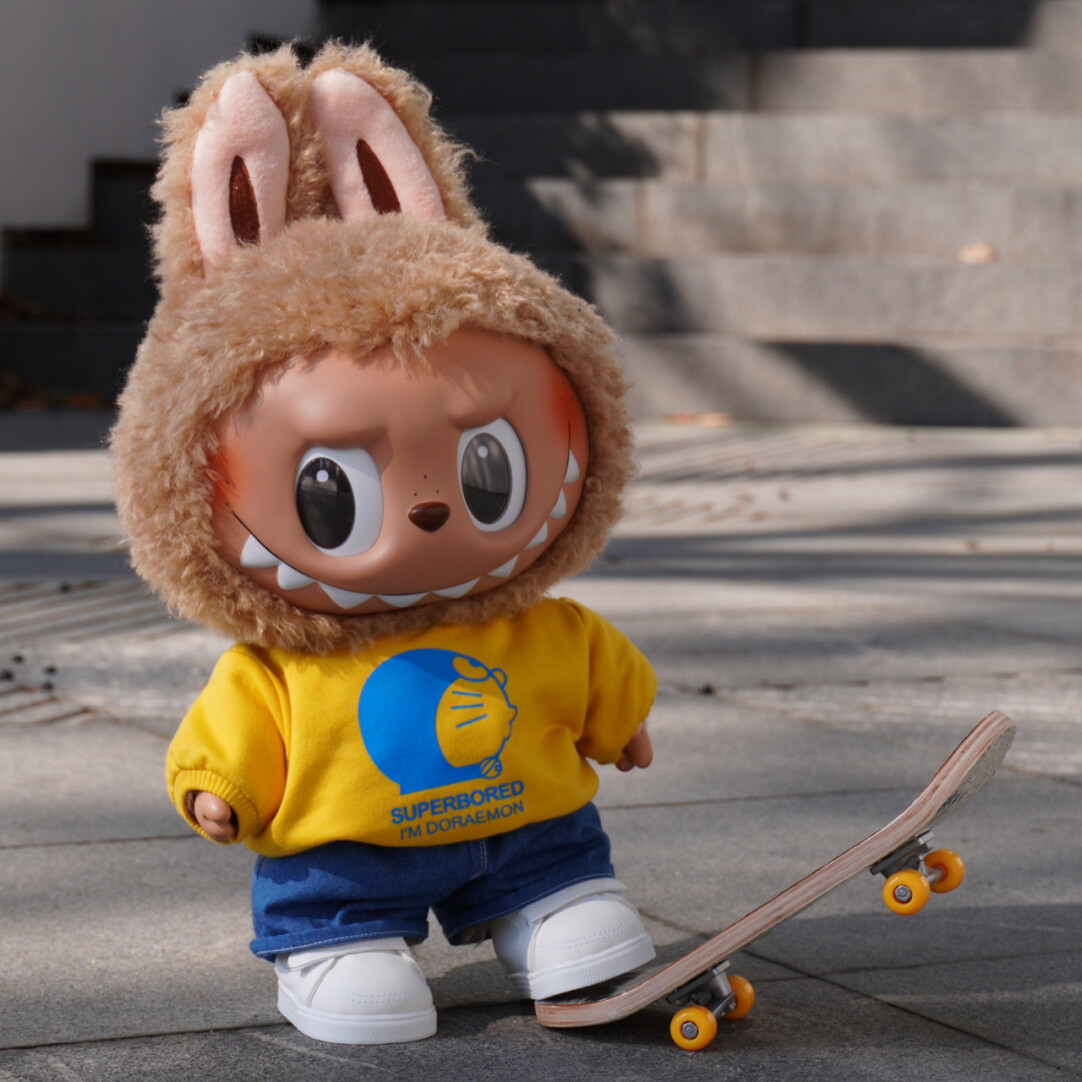 Labubu Accessories - Yellow Doraemon Crewneck Sweatshirt - Image 2