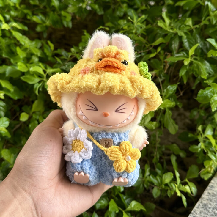 Labubu Clothes - Hand-Crocheted Suit for 17CM Doll - Image 3